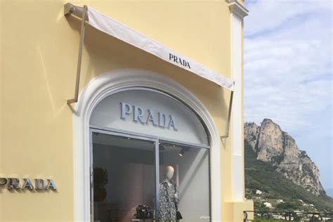 Prada, 1.300 euro in più per i dipendenti contro il caro bollette e 